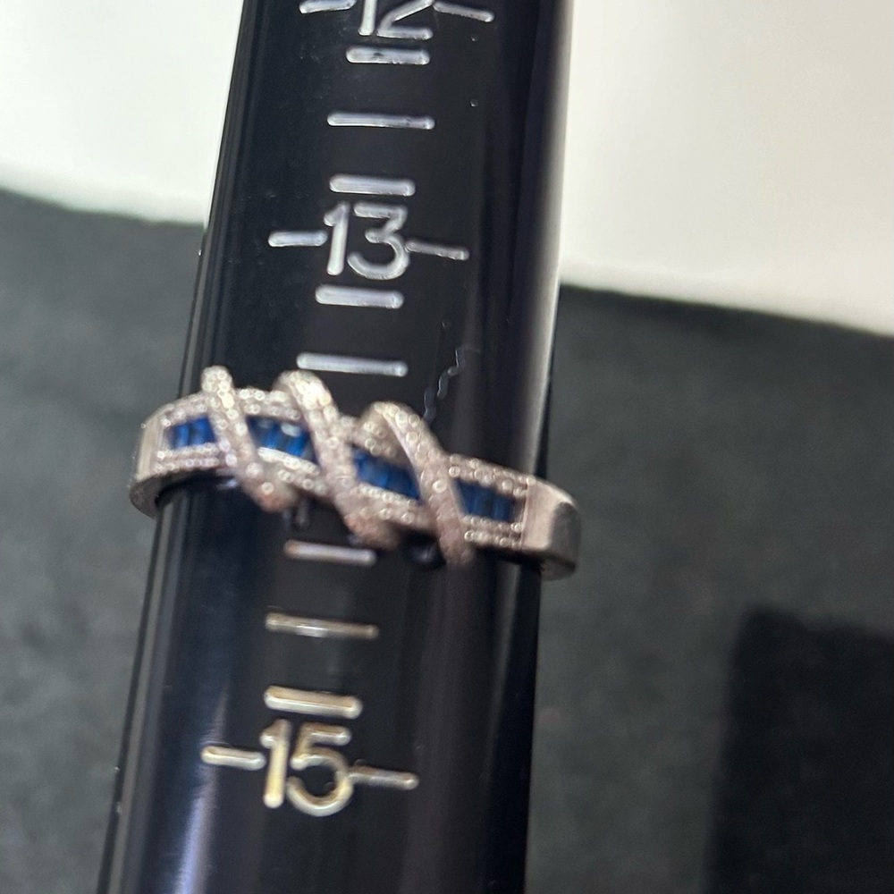 Very beautiful 925 ring